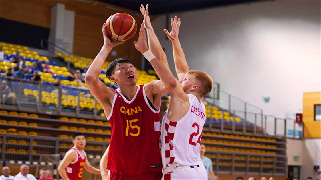 第27分钟，弗拉霍维奇弧顶位置倒钩偏出。